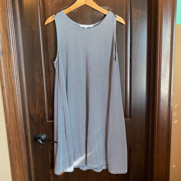 cupcakes & cashmere Dresses & Skirts - Boutique brand white and navy microstripe dress